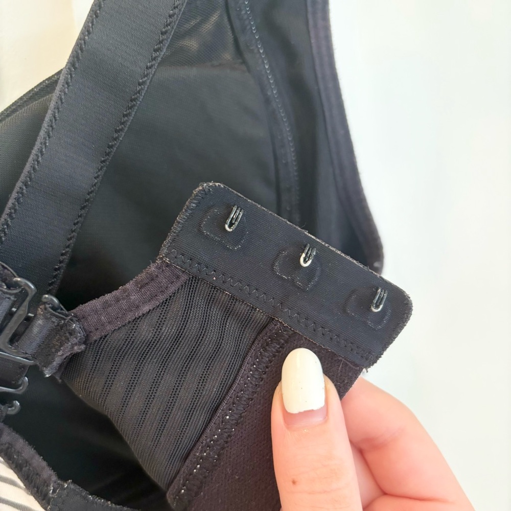 Lululemon Ta Ta Tamer II Hyper Stripe Angel Wing / Black 34C - Picture 8 of 12